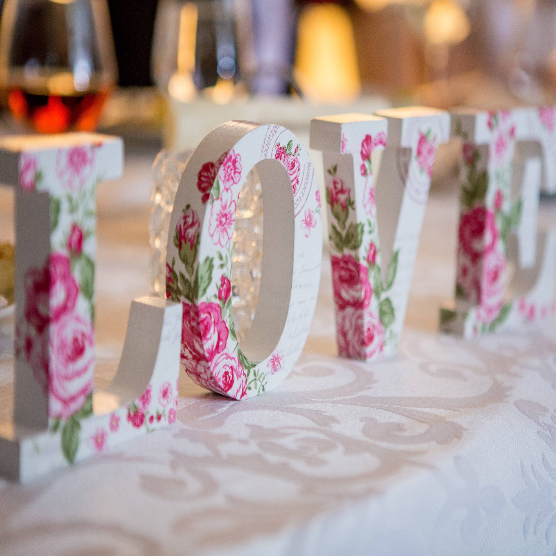 Catalogo di partecipazioni romantiche per il tuo matrimonio
